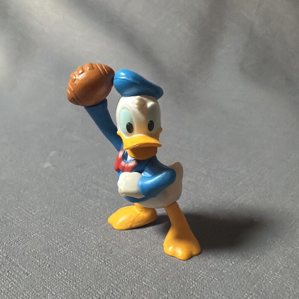 Disney Donald Duck Action Figure -S